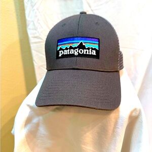 NWOT!! Patagonia Charcoal Mesh Cap